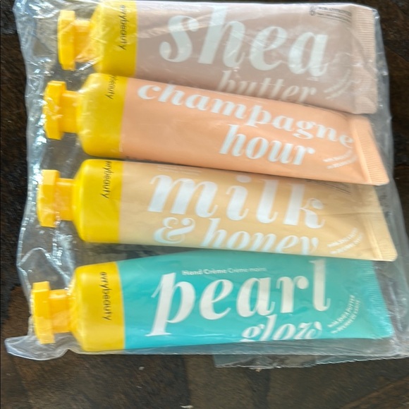 Aromas Artesanales Hand Cream Set - Shea, Champagne, Milk & Honey, Pearl - Picture 1 of 2